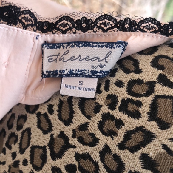 Buttoned chemise lace top with an edge. 32A-C-34C - Picture 4 of 5